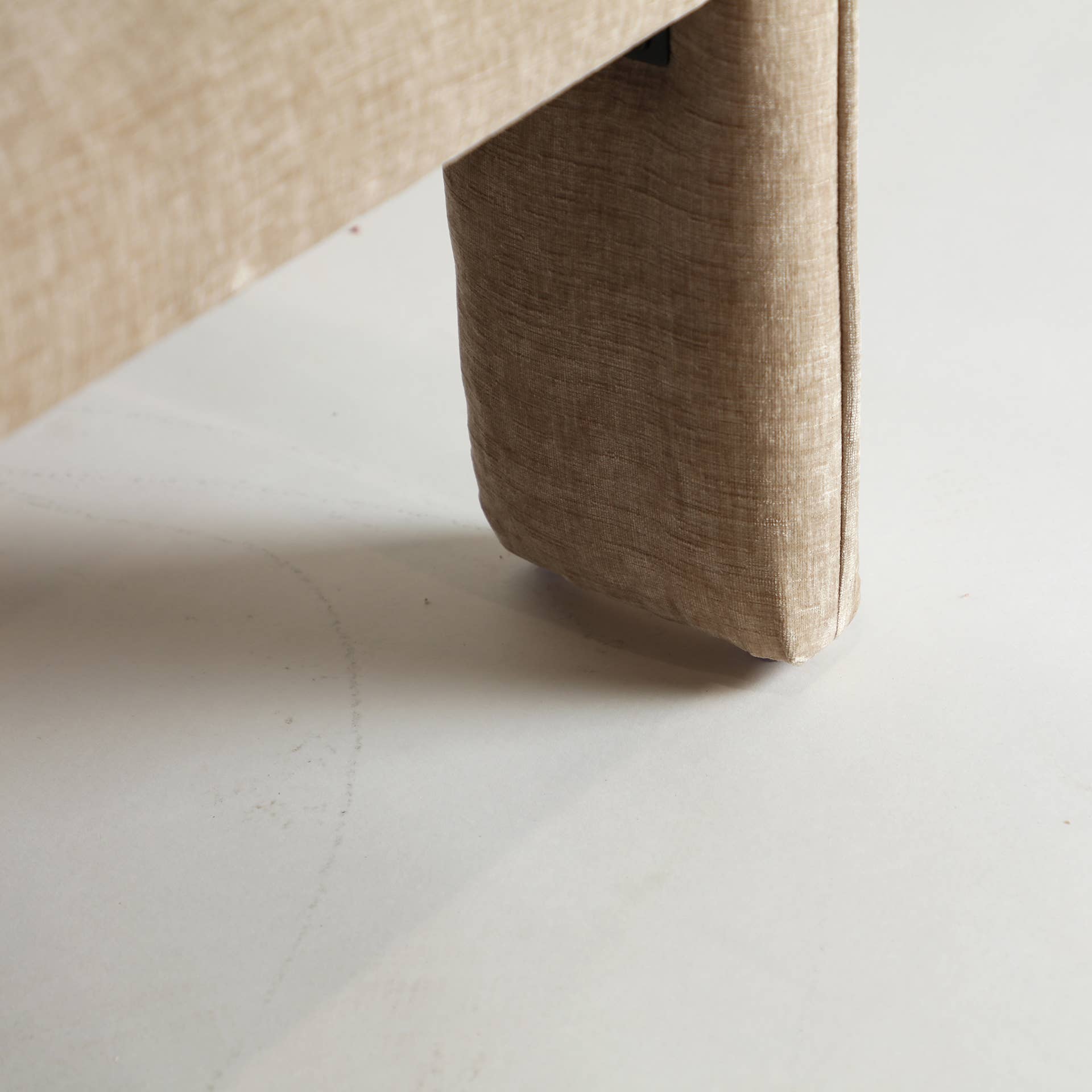 Kodu - Wholesale Chair - Beige velvet chair measuring 68x66x73cm5