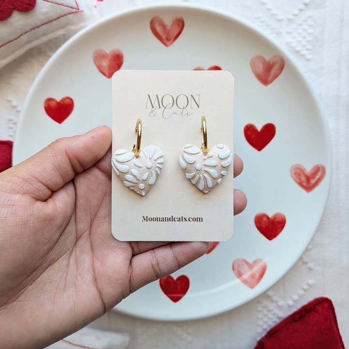 Moon & Cats - Wholesale Dangle Earrings - White talavera on beige hearts0