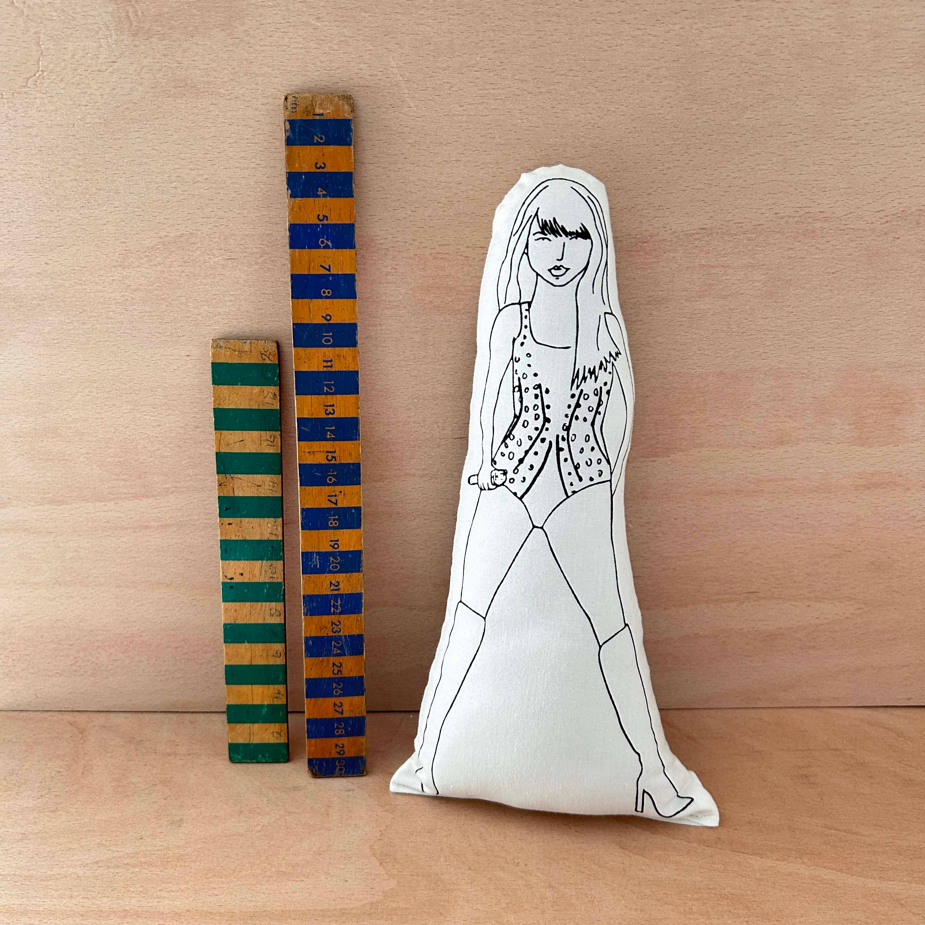 Fat Hen And Flo – wholesale Stuffed/plush toy – Kids & baby – Taylor Swift - Cushion Idol Doll1