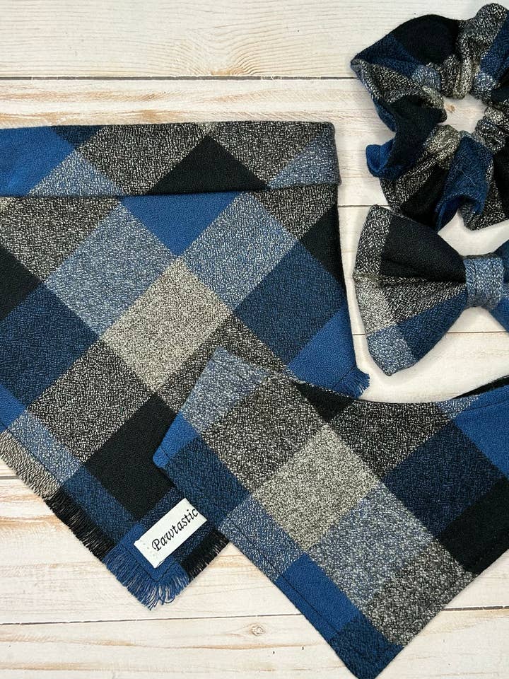 Grå, Navy, Sort Plaid Bandana, Bowtie/scrunchie/hairbow for engroshandel hos Pawtastic Bandanas