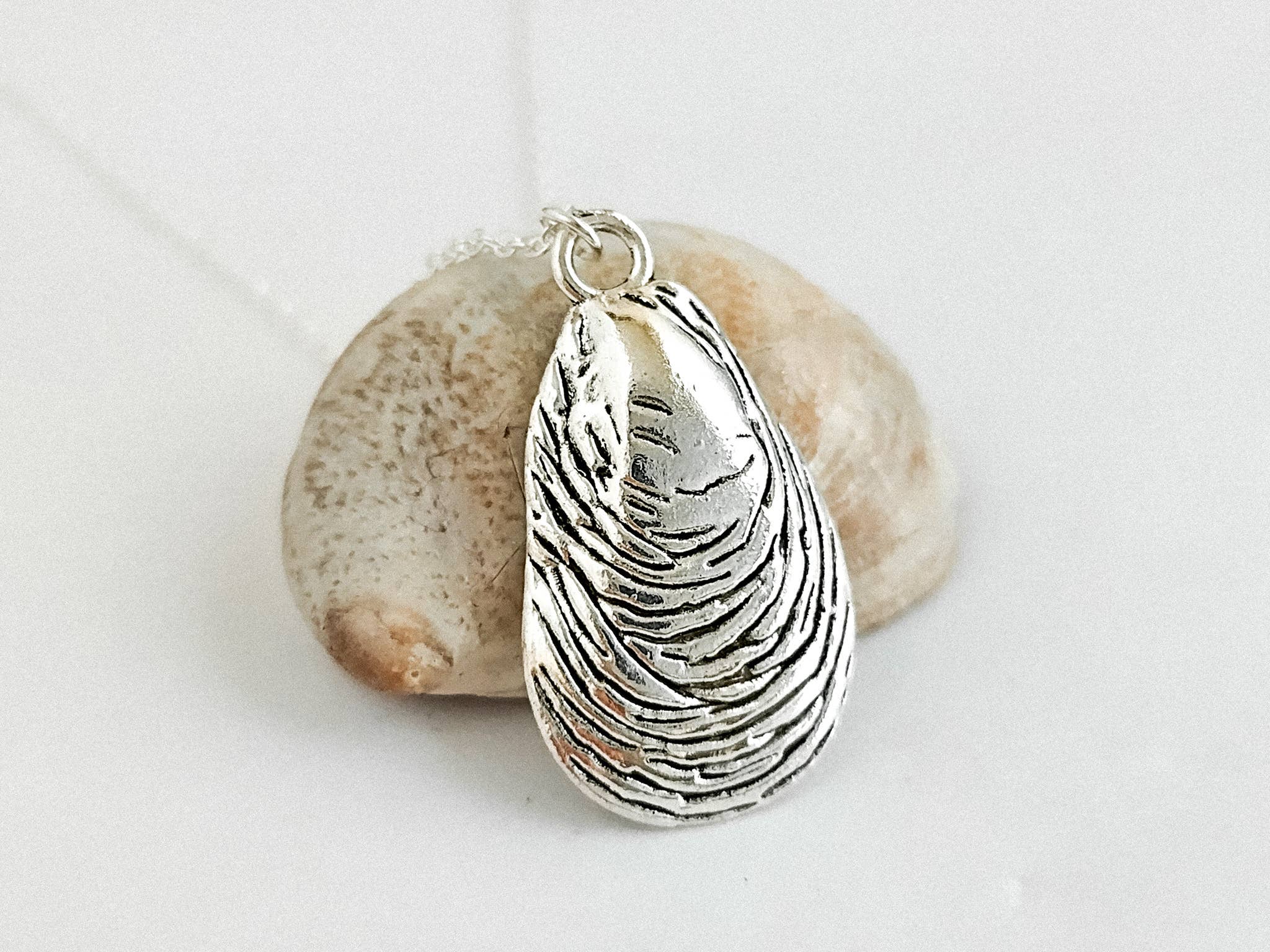 Piccadilly Pendants - Wholesale Pendant/Charm Necklace - Mussel Shell Necklace, Silver Shell Necklace, Nautical