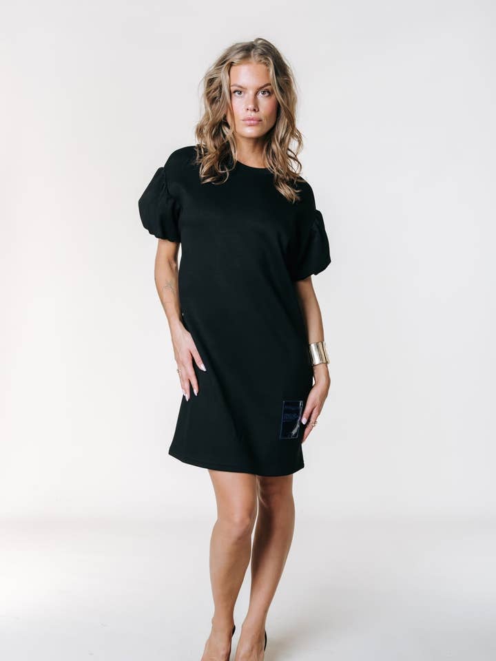 Robe à manches ballon Hannah | Noir pour la vente par Colourful Rebel