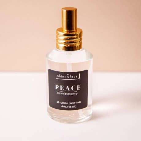 PEACE Rum- og Linnedsspray – Lavendel Drivtømmer – 4 oz for engroshandel hos Shine & Love Candles
