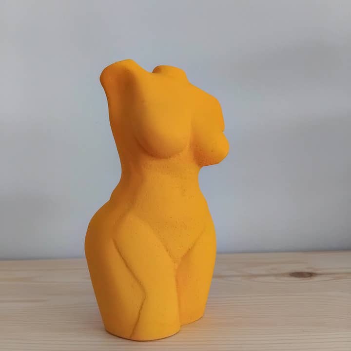 Sculpture Power Woman pour la vente par T:mi Söderholm Jonna