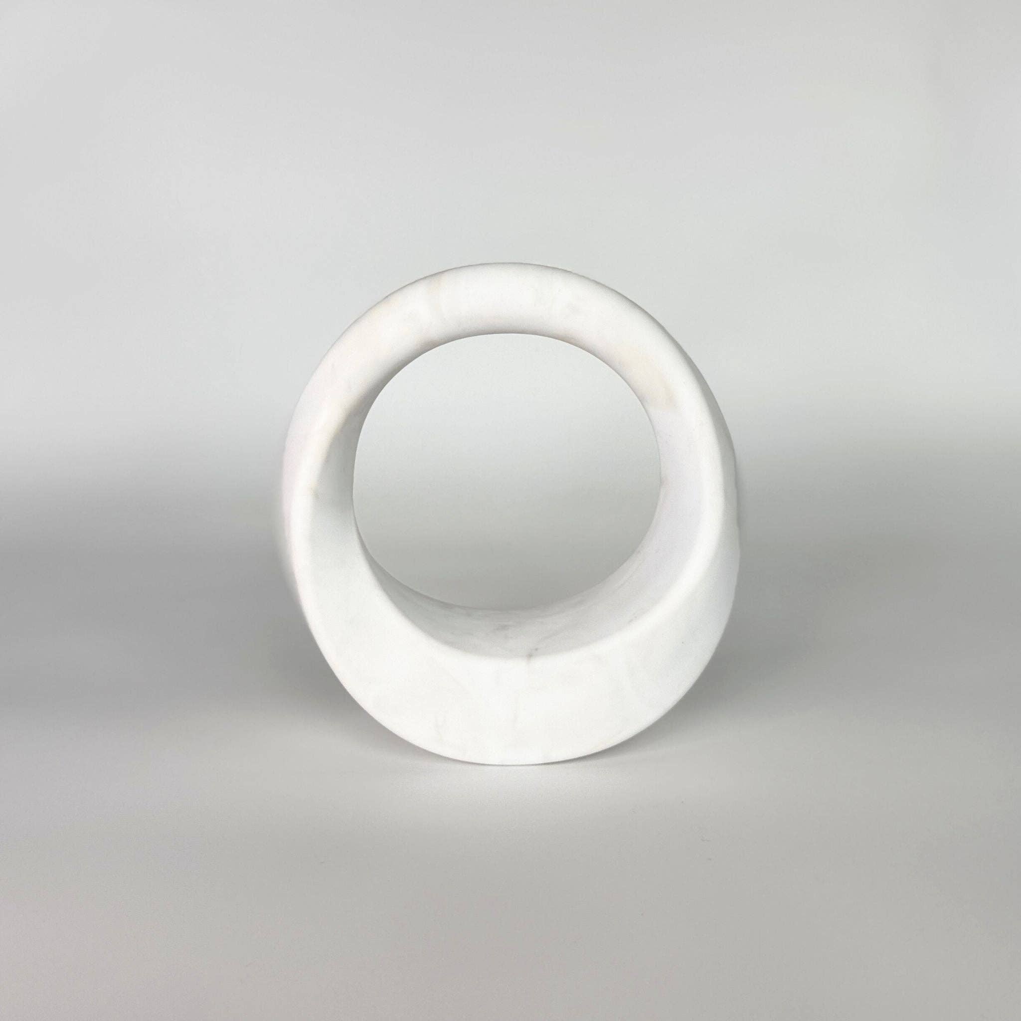 Obshay – wholesale Decorative tabletop object – Swirl 7 lb, White Marble2