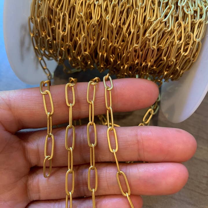 BestBeads&Beyond - Vendita all'ingrosso Collane a catena e maglie - Catena a Graffetta di Piccole Dimensioni 4x11mm al Metro, SKU#E5031