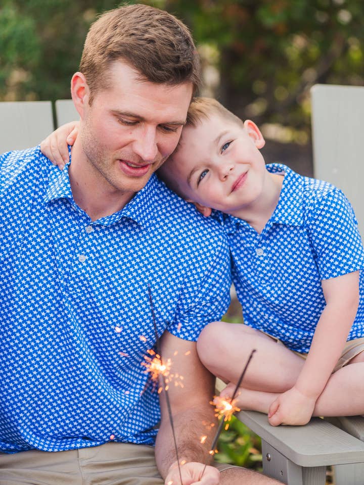 RuffleButts + RuggedButts - Vendita all'ingrosso Maglia sportiva - Uomo - Polo a maniche corte da uomo in maglia con piccole stelle blu.0