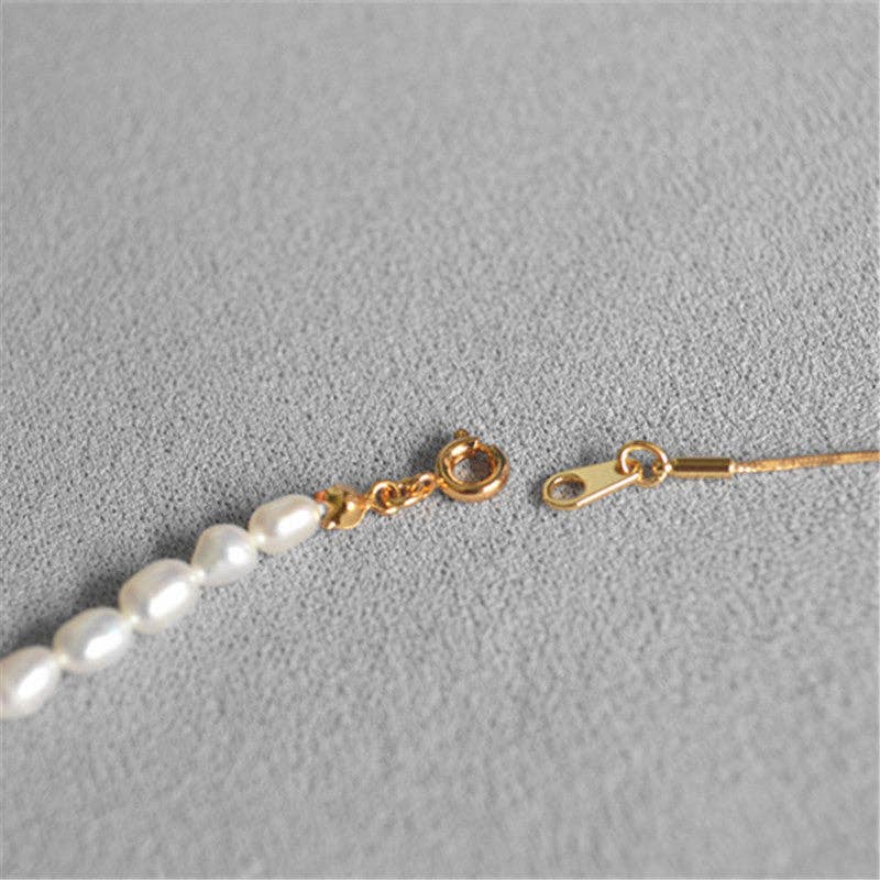 Revelari - Wholesale Pendant/Charm Necklace - Elegant Pearl and Gold Necklace with Pendant2