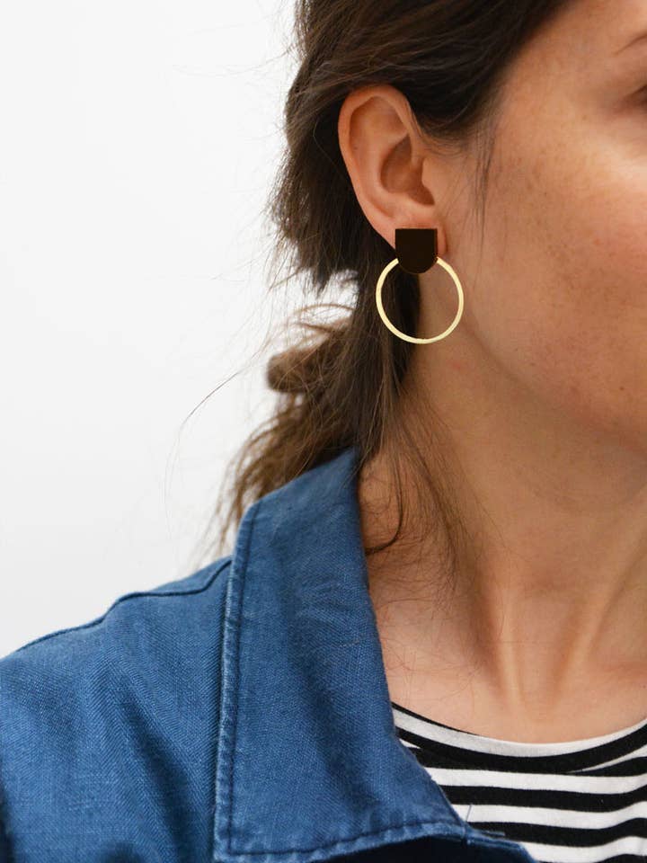 Orecchini a bottone geometrici Cometa grandi per la vendita all'ingrosso da parte di Pithy