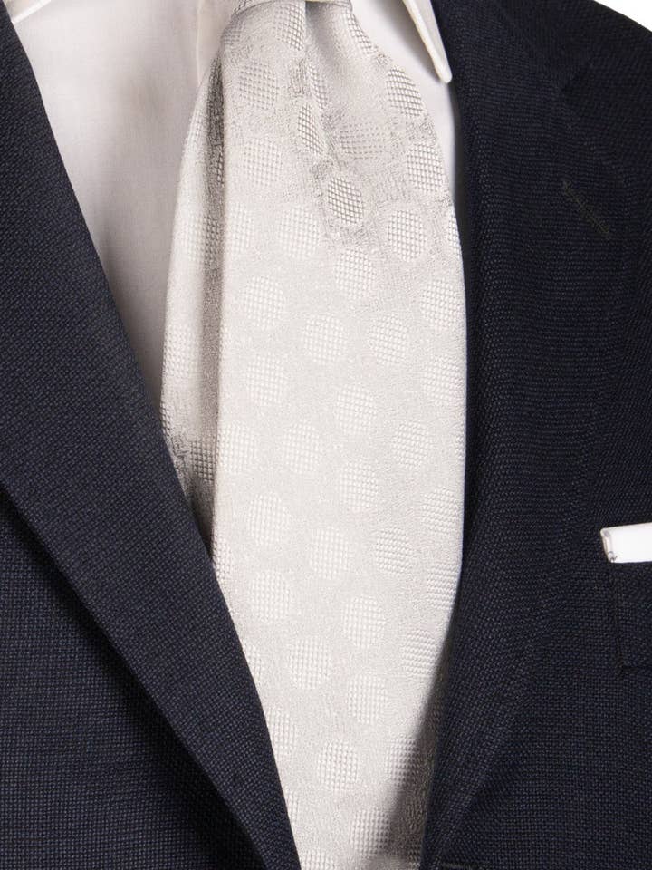 Ceremonislips i sølvgrå silke med tone-i-tone mønster CY6742 for engroshandel hos Graffeo Cravatte