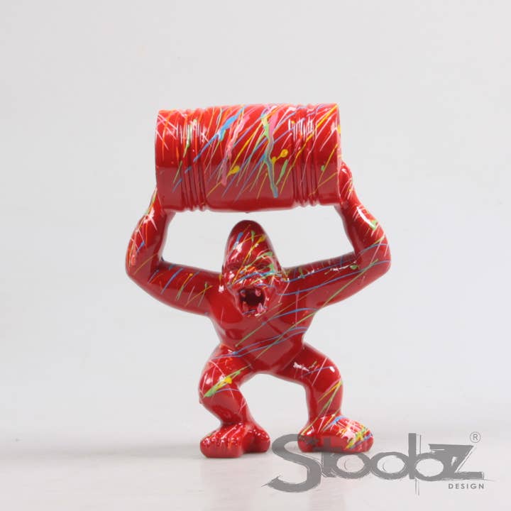 Imhof & Stevens BV - Wholesale Decorative Figurine - GORILLA M/OIL CAN 4 ASS F/R/G/O SPRAY 21 CM STOOBZ DESIGN1