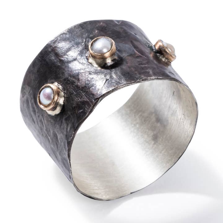 Bague à trois perles avec lunettes dorées pour la vente par Uncommon Threads Studio