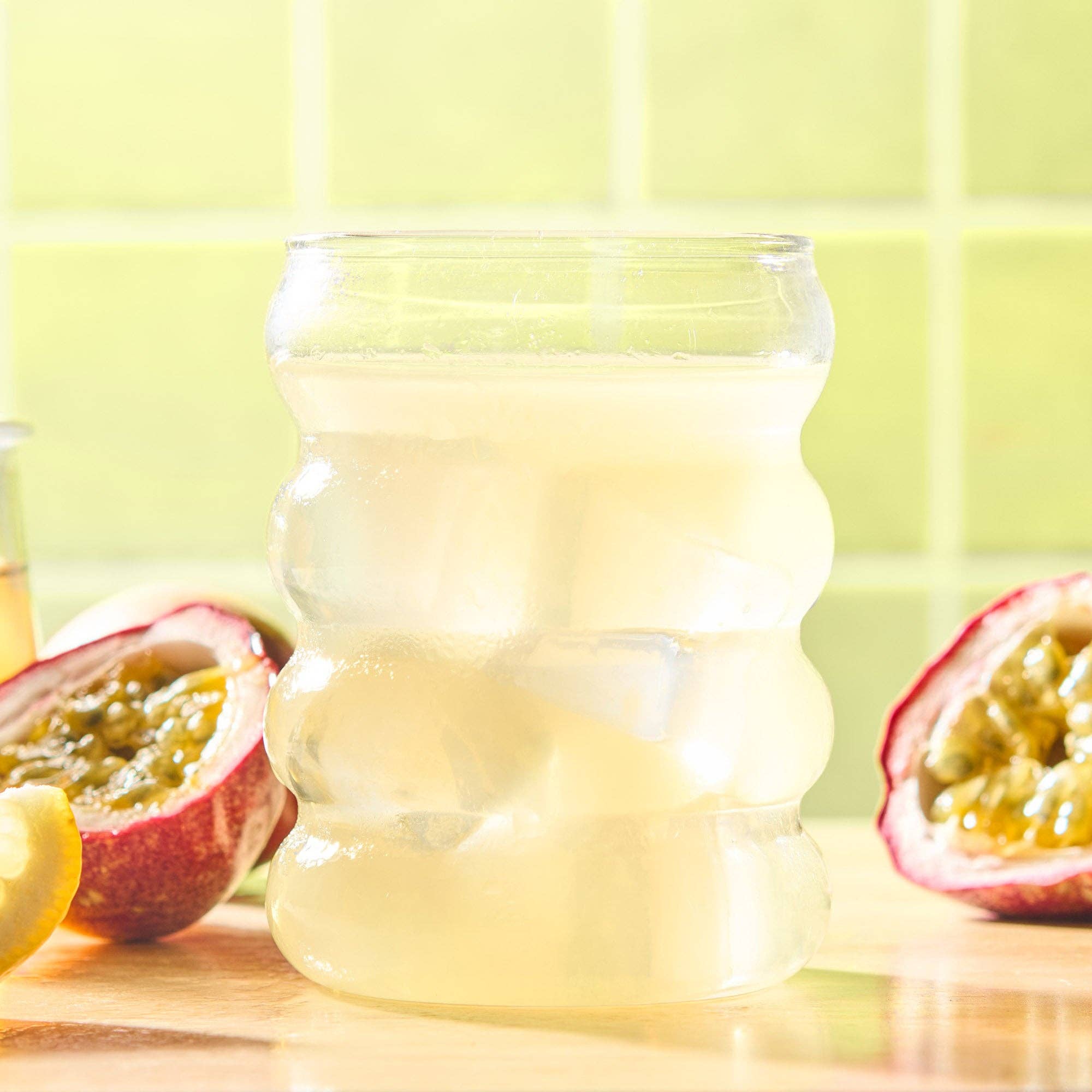 Me & the Bees Lemonade - Wholesale Fruit Juice - Passion Fruit Lemonade Classic Lemonade (12 count case)3