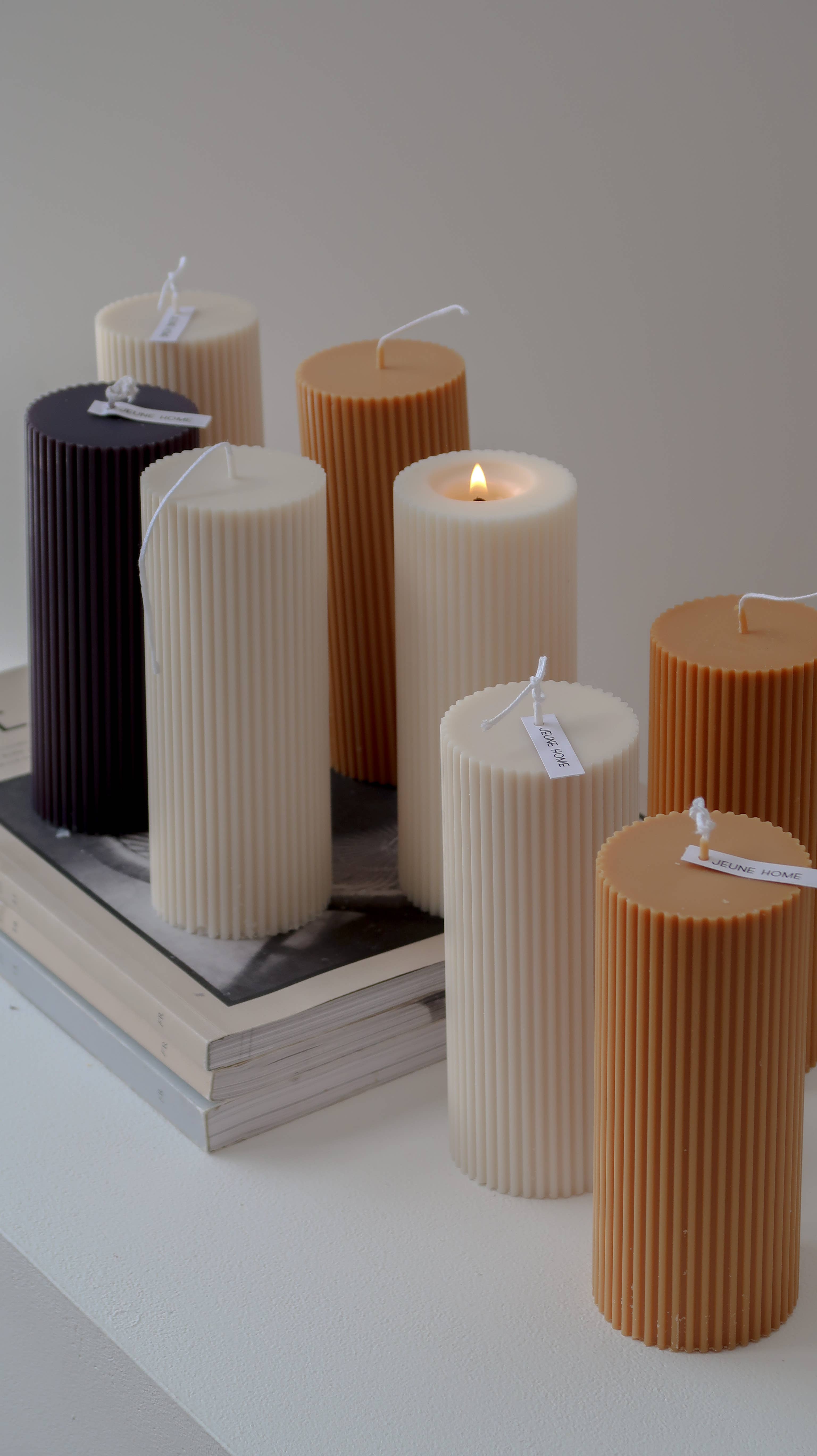 Jeune Home - Vente Bougies piliers - Bougie cylindrique côtelée au parfum de soja de taille moyenne (14 x 5,5 cm) | mariage5