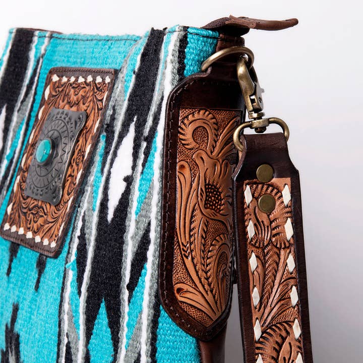 LS Western - Wholesale Crossbody bag – Women's - LC-ADBGA267 American Darling Crossbody Bag Hand Tooled Leather & Saddle Blanket15