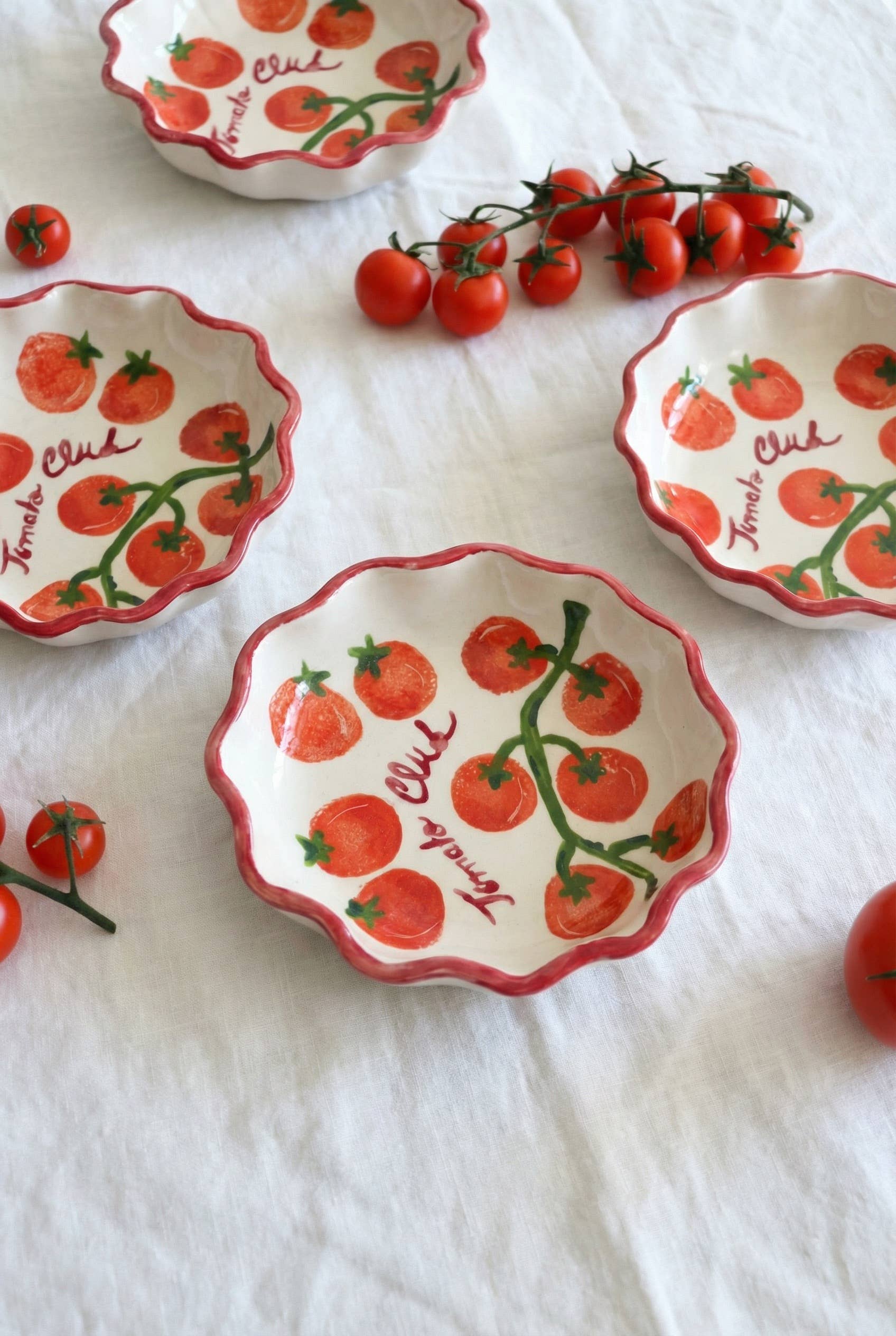 Sofia Lembeye – Engroshandel Pyntetallerken/skål – Skål 'Tomato Club' – Håndmalet keramik1