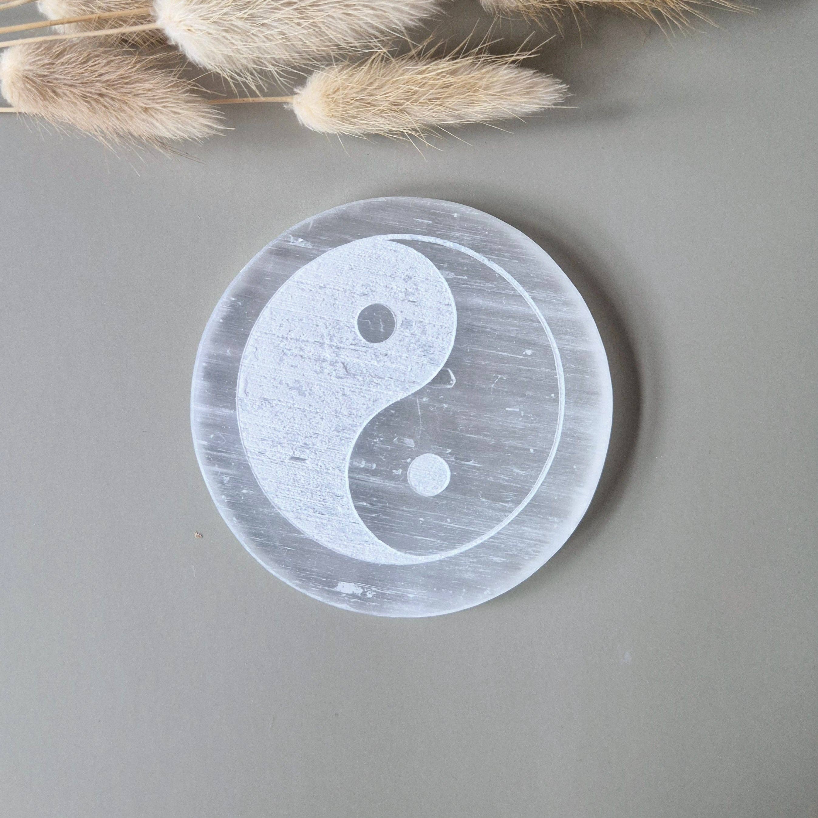 Moonlight Gemstones - Wholesale Crystal Charging Plate - Selenite Gemstone Charging Plate with Spiritual Engraving – 10 cm0