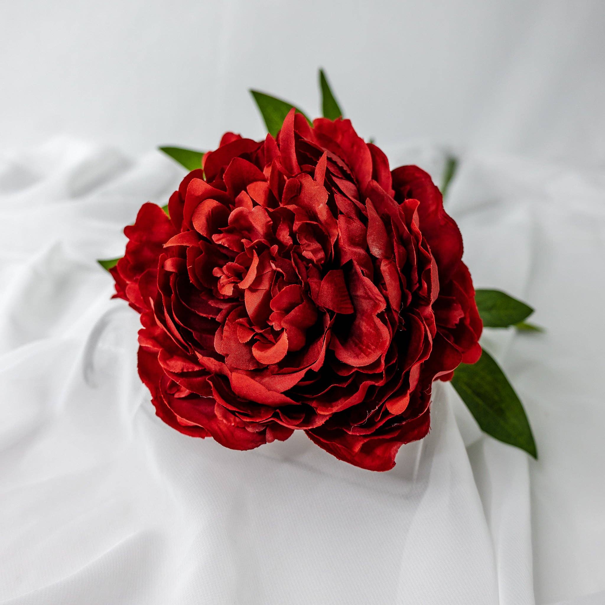 Realistic Artificial Flowers – wholesale Konstgjorda blommor – Stor konstgjord pion i burgundy med mjuk, realistisk känsla4