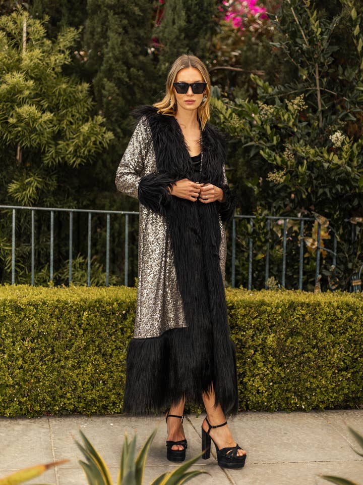 Giacca in pelliccia sintetica Penny Deluxe Gunmetal per la vendita all'ingrosso da parte di Jennafer Grace