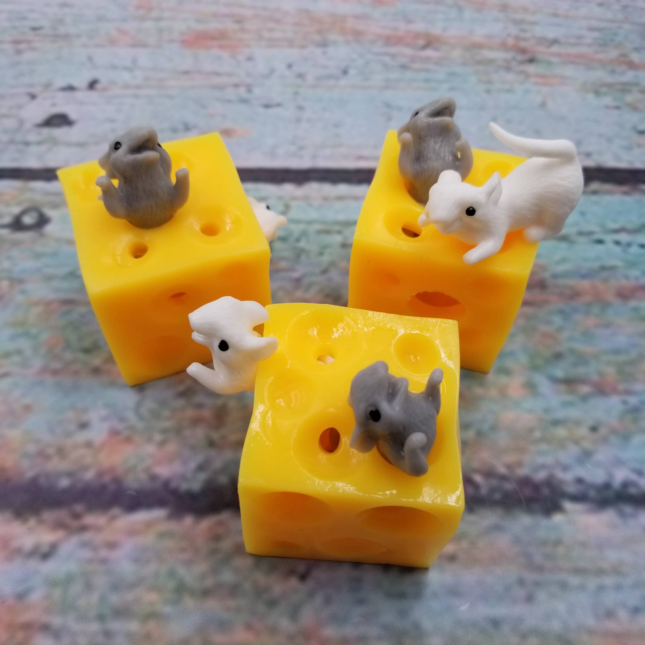 MIAS SHOP – wholesale Fidget toy – Kids – Cheese With 2 Mouses Decompression Fidget Toys0