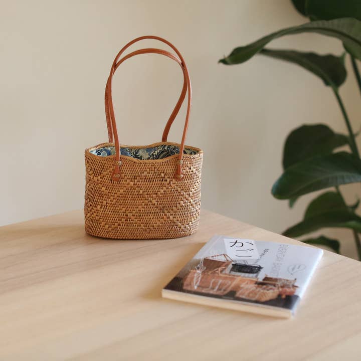Ganapati - Wholesale Top Handle Bag - Women's - Bali Rattan Wave Handbag 8"