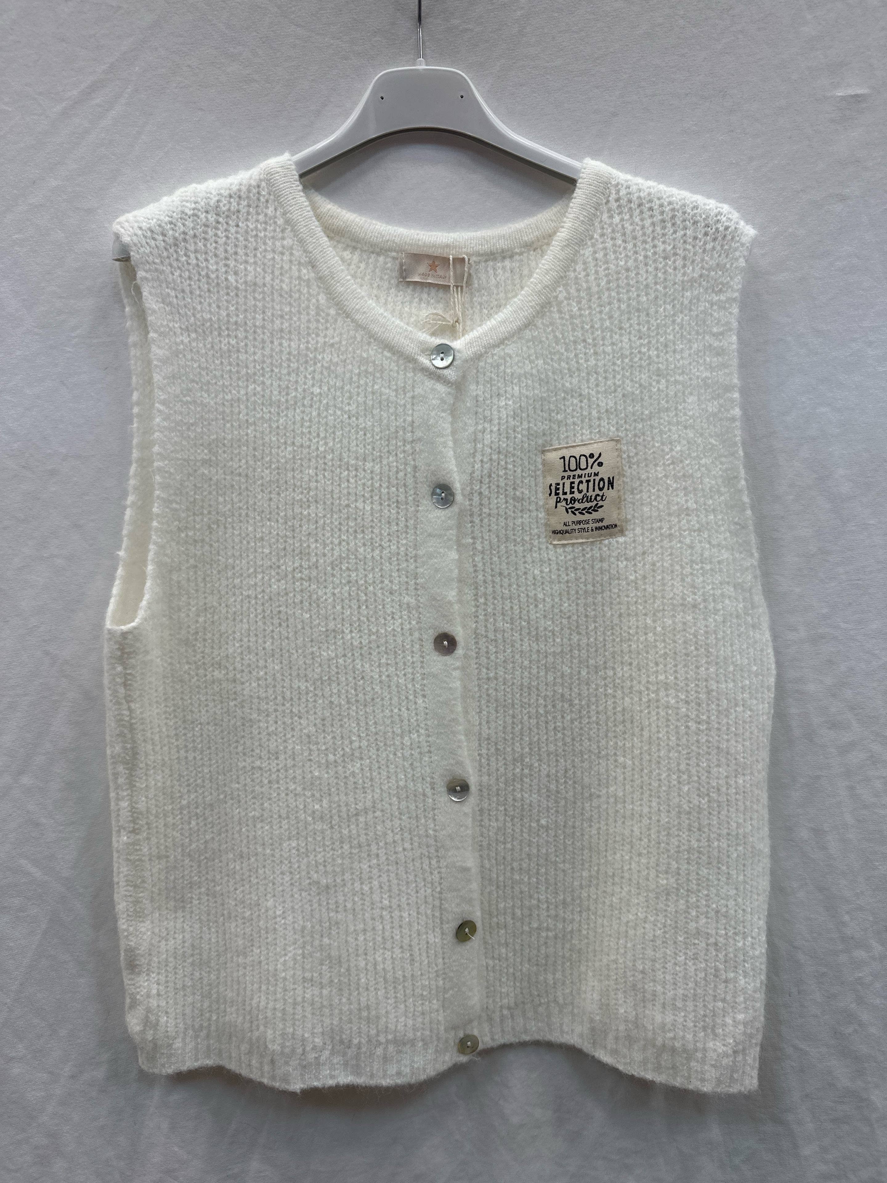 Mimi & Gogo - Wholesale Outerwear Vest - Women's - Knit vest with patch @35577_GiEcussonMaille21