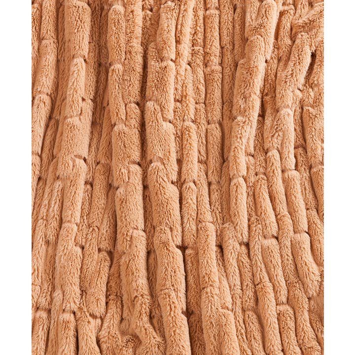 Peking Handicraft - Wholesale Decoratiedeken - Faux Fur Plaid - Camel van Laurel & Mayfair5