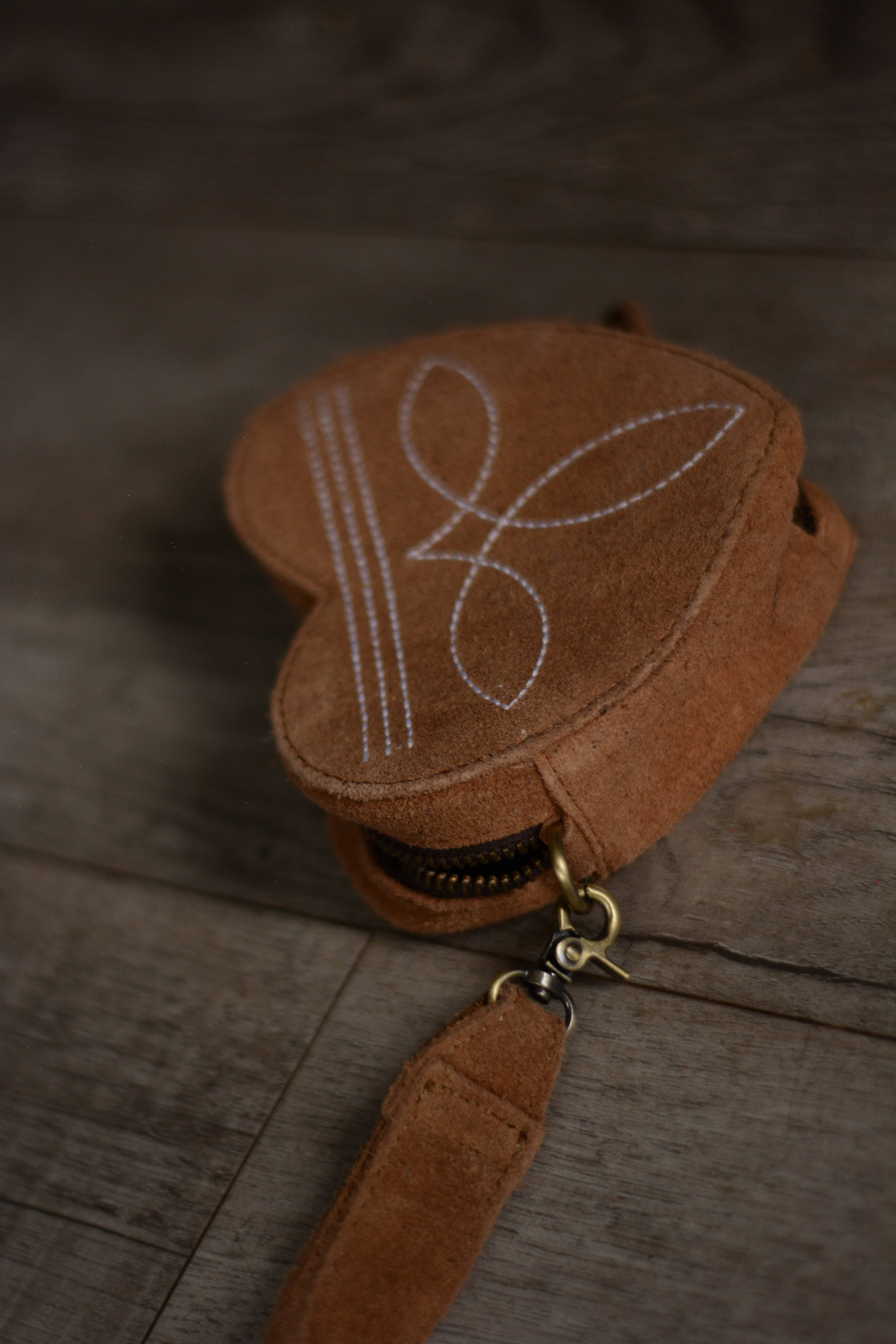 FRINGE & LUXE - Wholesale Wristlet - The Heartline Case
3