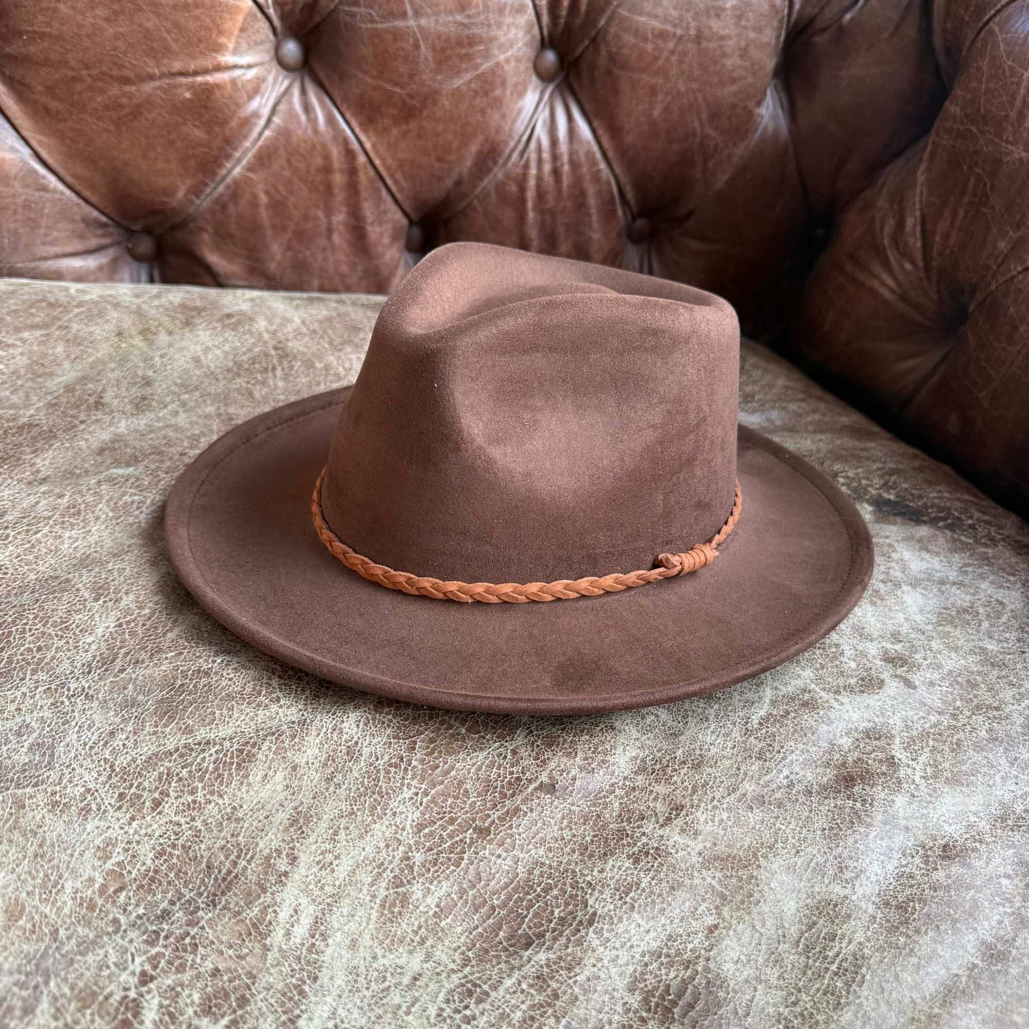 Queens INC - Wholesale Hat Accessory - Women's - Stiff Brim Rancher in  Suede Hat W/ Braided Suede Belt25