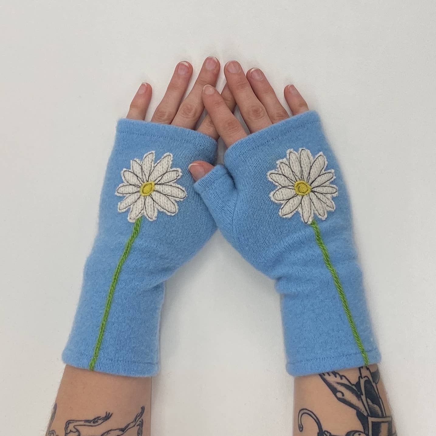 Sardine Clothing Co. - Wholesale Gloves - Women's - Fingerless Cashmere Gloves-Daisy1