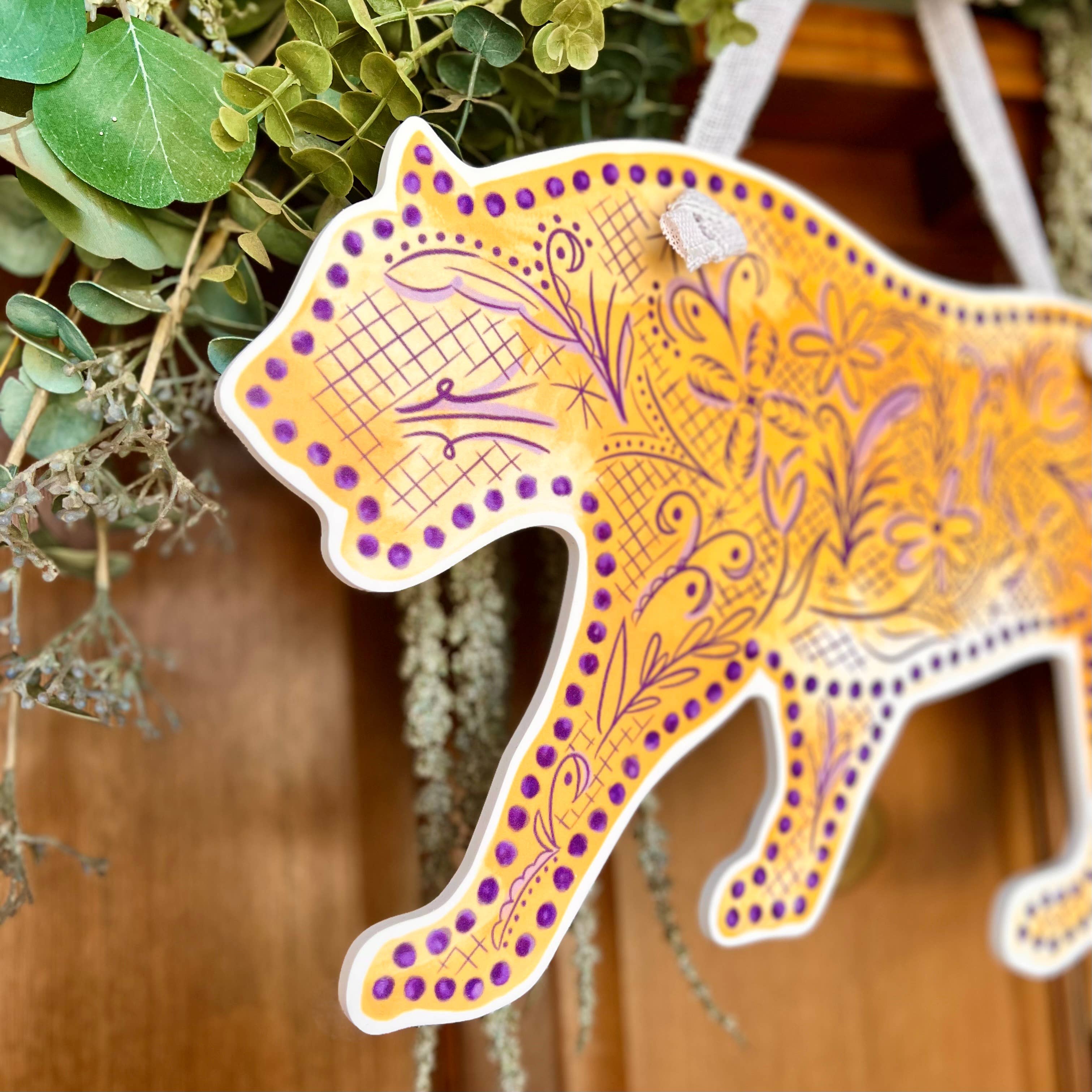 Songbird Grove Collection - Vente Affichette de porte - Cintre de porte Chinoiserie en forme de tigre violet et doré1