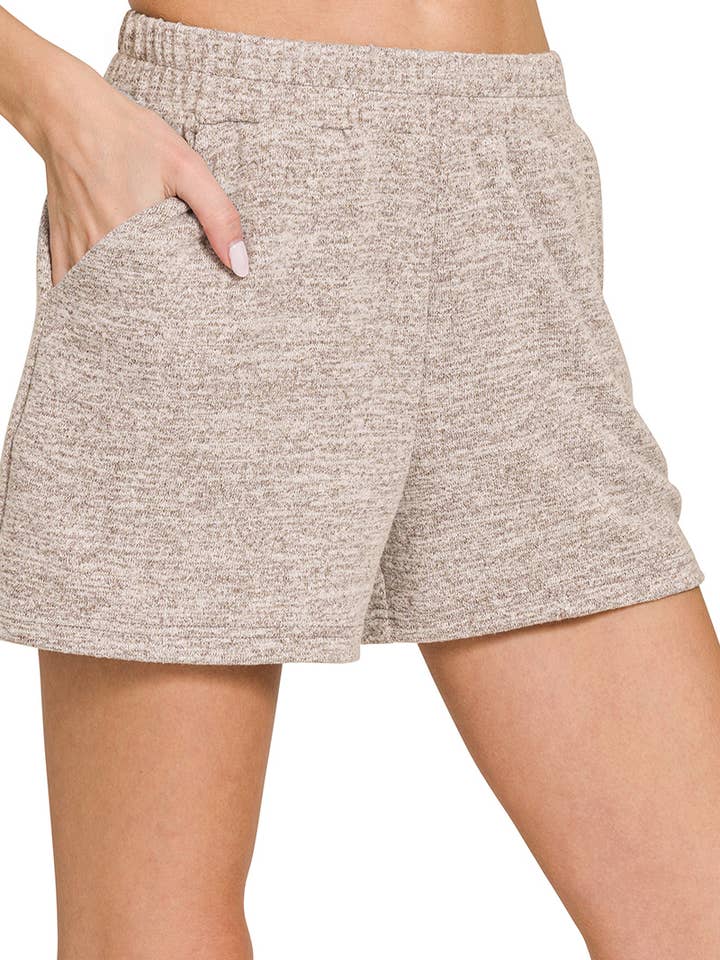 Short en molleton doux Hacci avec taille élastique et poches pour la vente par 42POPS