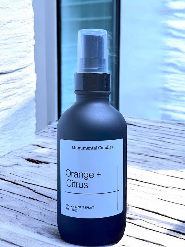 Orange + Citrus kamer-/linnenspray voor wholesale door Monumental Candles LLC