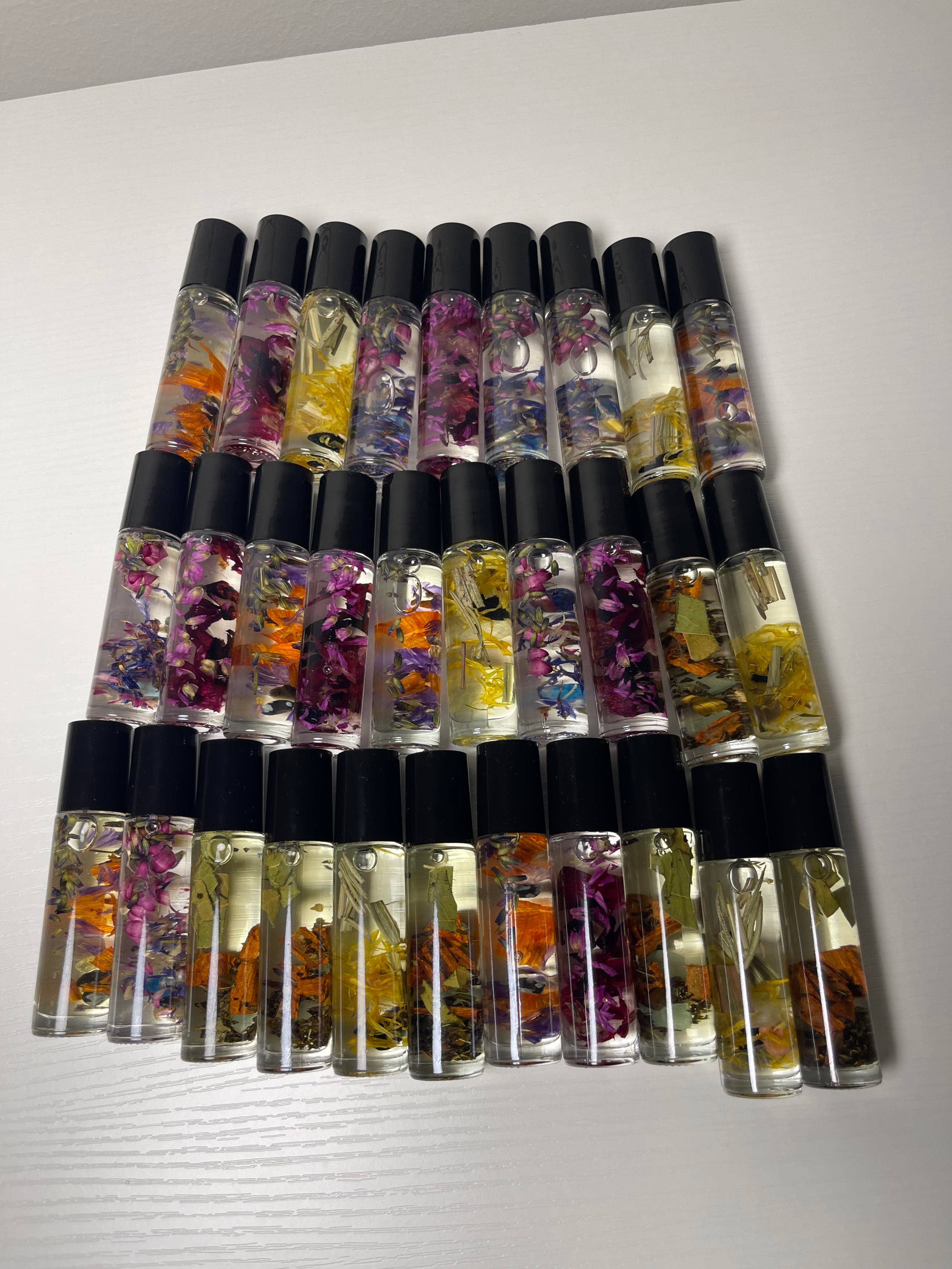 Mystic Showers - Venta al por mayor Aceites esenciales con aplicador de bola - Roll-ons de aceites esenciales con cristales y hierbas | Listos para etiquetar10