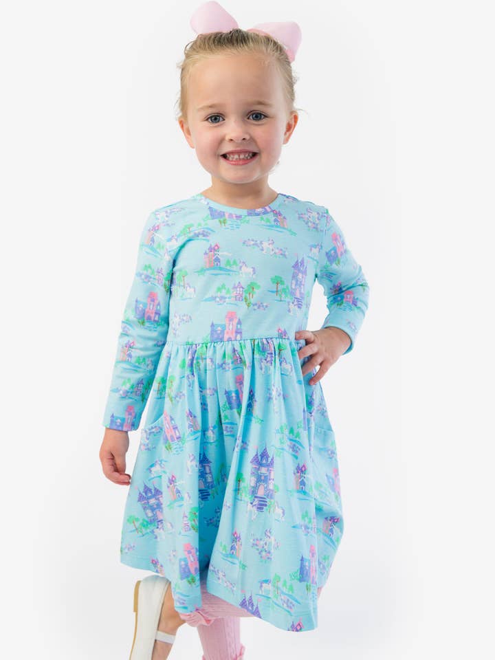 Robe à manches longues en tricot "Once Upon a Castle" pour filles pour la vente par RuffleButts + RuggedButts