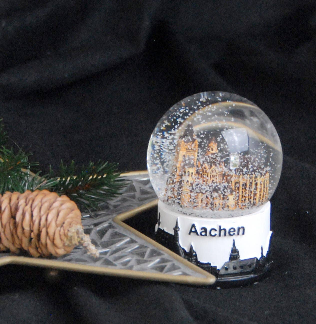 Schneekugelhaus – wholesale Snöglob - Barn och baby – Souvenir snöglob Aachen med Aachens domkyrka och skyline2