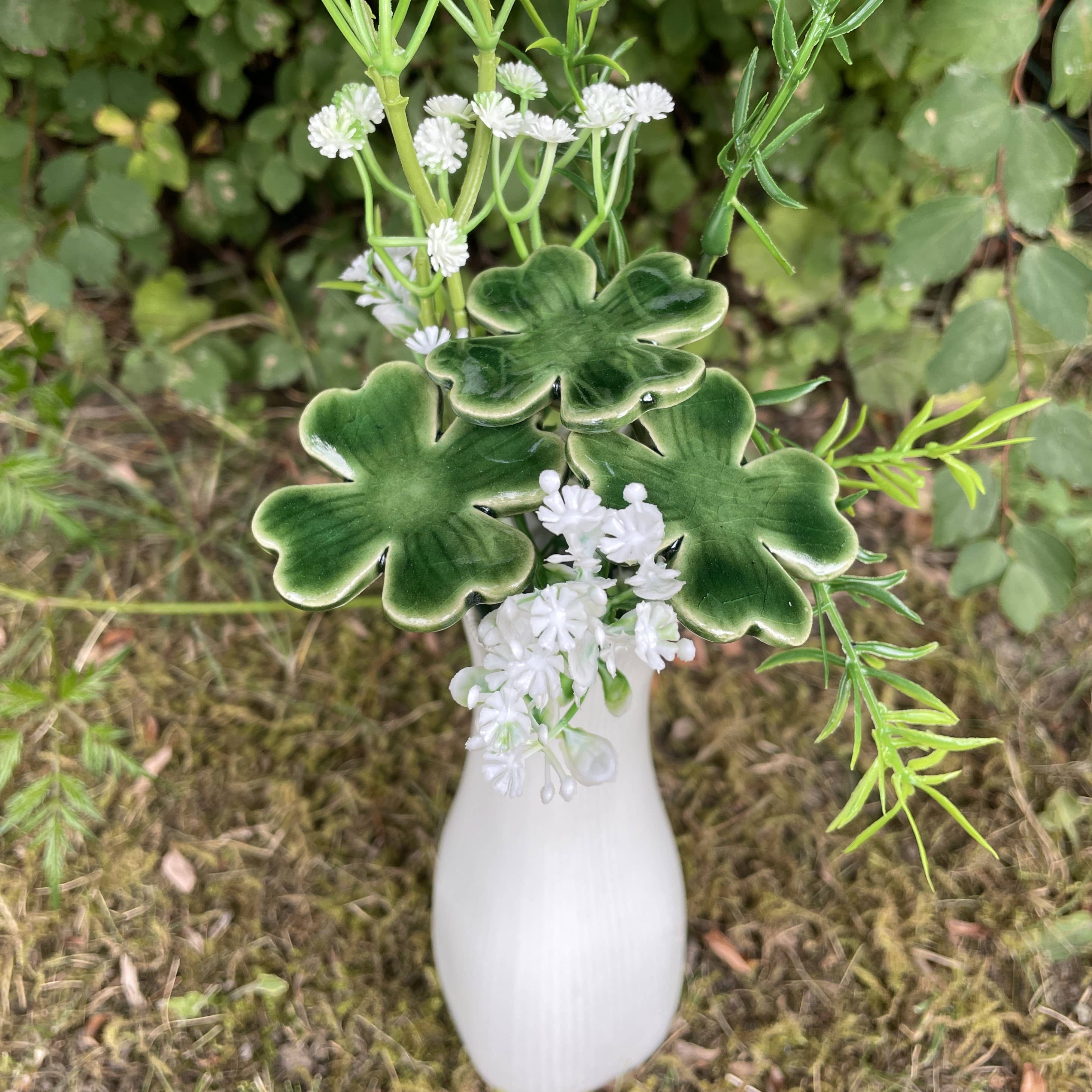 Pannonhem AB. - Vente Piquets de jardin/pelouse - Trèfle à quatre feuilles en céramique avec tige pour plantes2