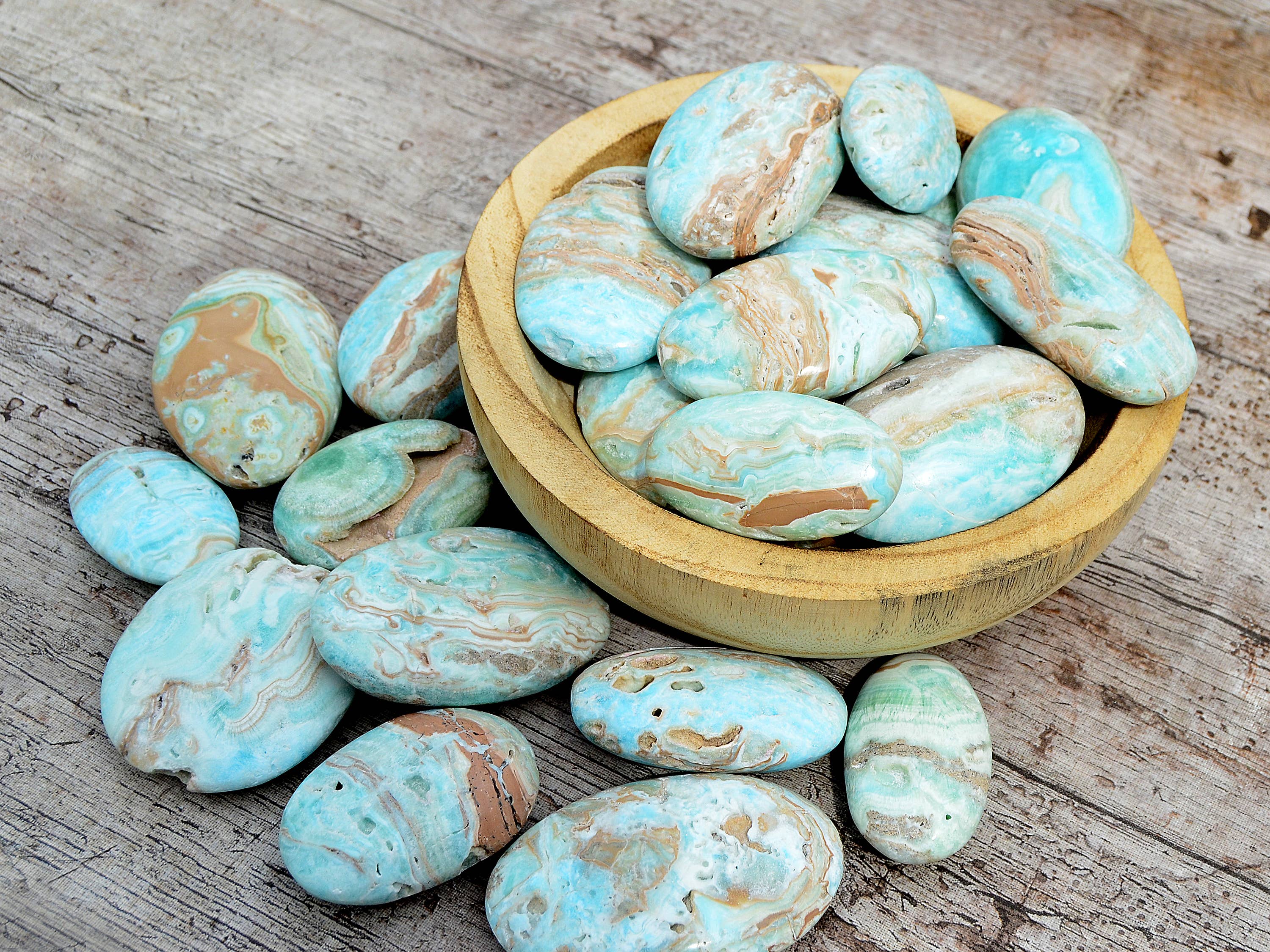 Kaia & Crystals - Wholesale Spirituele steen/kristal - Blauwe aragoniet palmsteen 1 kg (6-10 stuks) - (50 mm - 80 mm)0