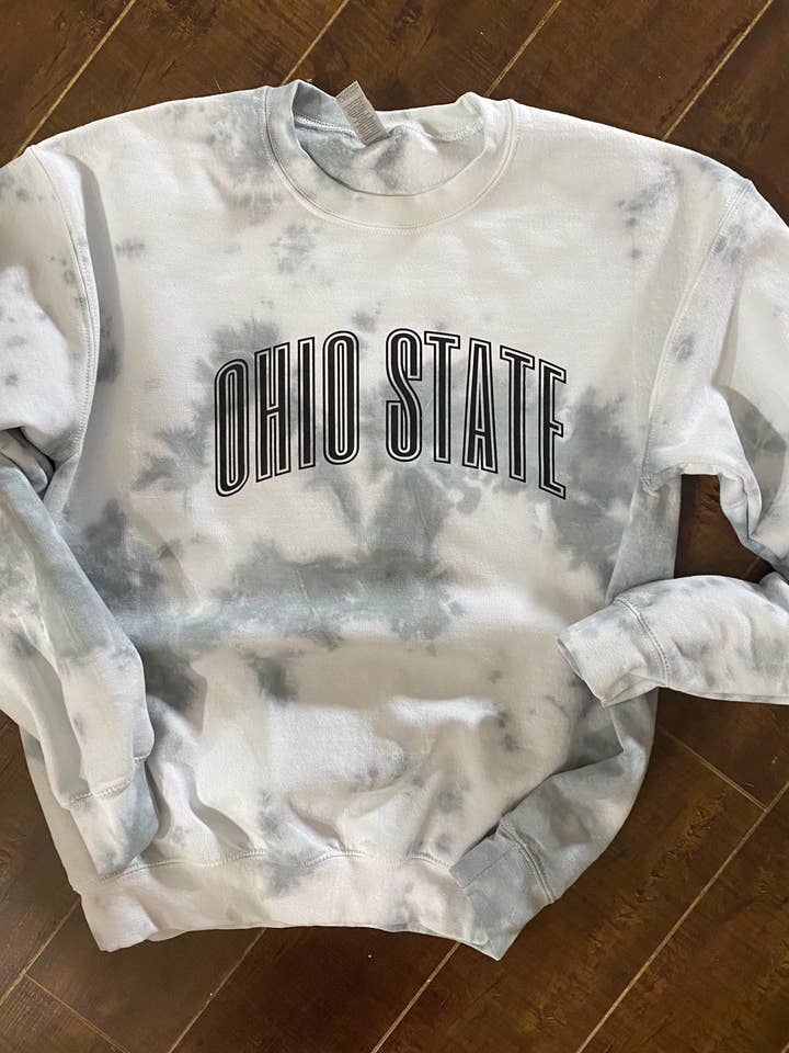Ohio State Tie Dye College Crewneck por atacado de Danielle Grace Designs