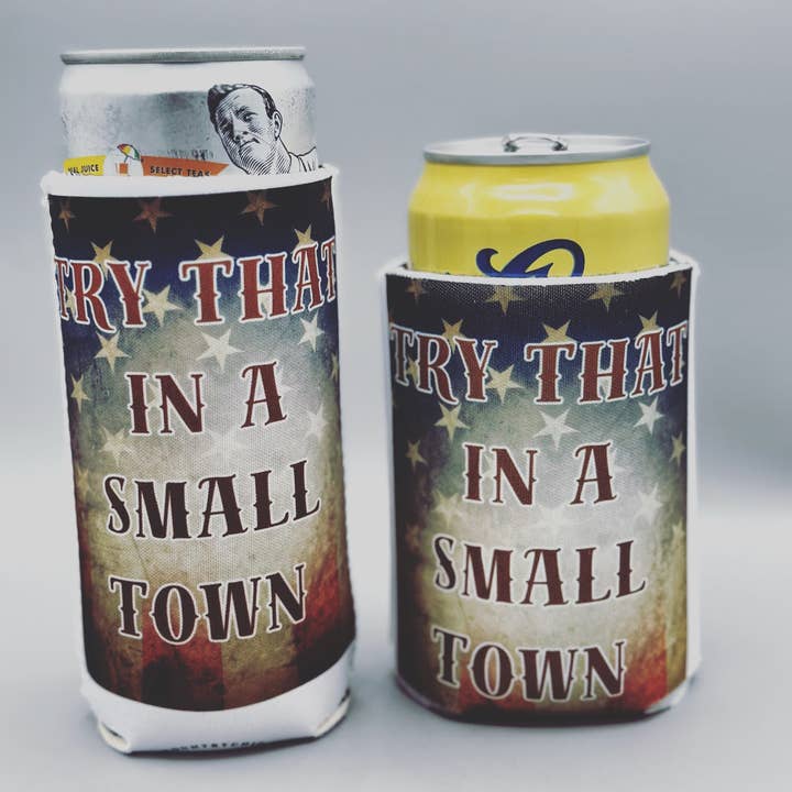 Provalo in una piccola città, Koozie per la vendita all'ingrosso da parte di The Boho Country Chic LLC