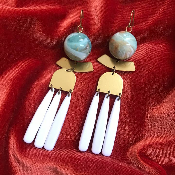 Orecchini pendenti vintage turchese+bianco per la vendita all'ingrosso da parte di Odyssey & Oddities