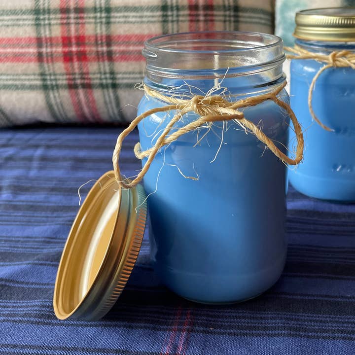 Candela Mason Jar 16 oz - Sea Breeze Linen per la vendita all'ingrosso da parte di Houck Family Candle Company