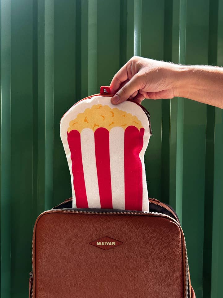 Trousse à fermeture éclair en toile Popcorn pour la vente par Maivan Goodies Co.