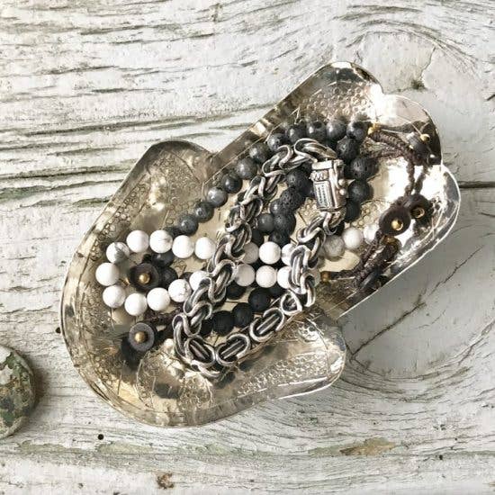 ByBazz - Vendita all'ingrosso Ciotole/Piatti decorativi - Set di 3 ciotole in metallo argentato, 6 modelli artigianali unici5