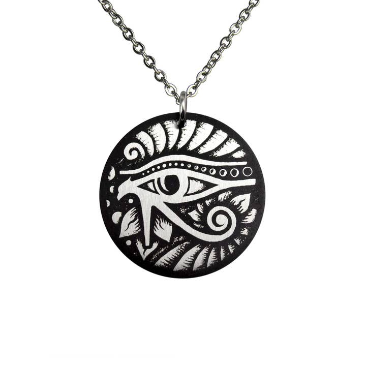 Eye of Horus geëtste hanger voor wholesale door Liz Sabol Jewelry Art
