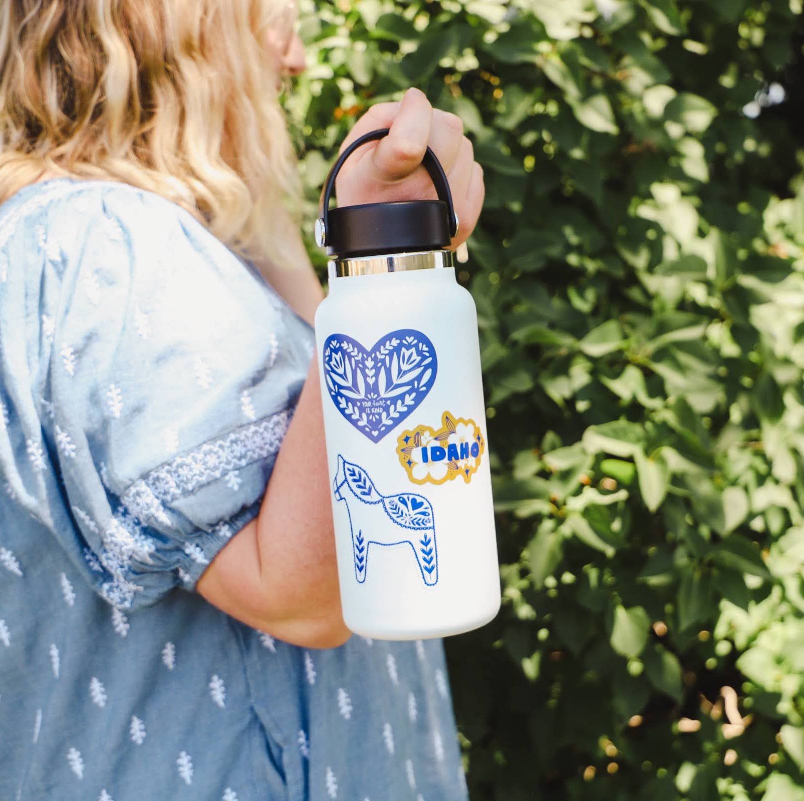 Nordic Nicole - Wholesale Sticker - Swedish Dala Horse Sticker (Red/Pink)5