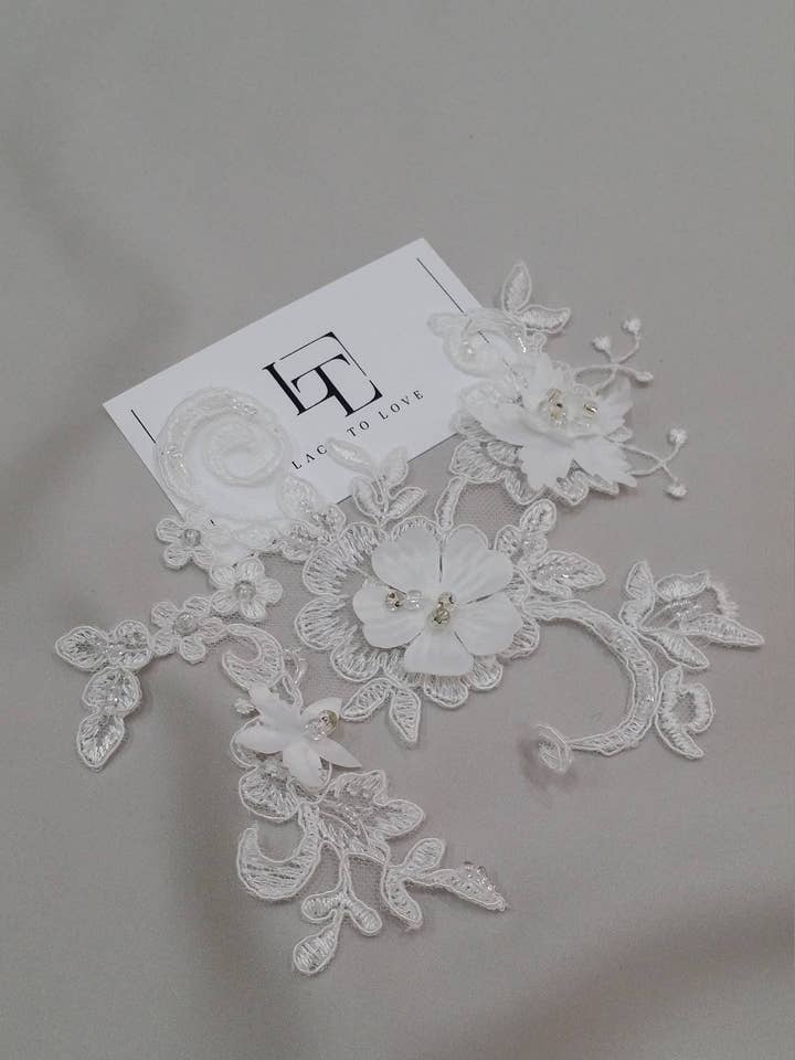 Aplique de Renda Marfim, Chantilly Francês com Missangas 3D por atacado de Lace To Love