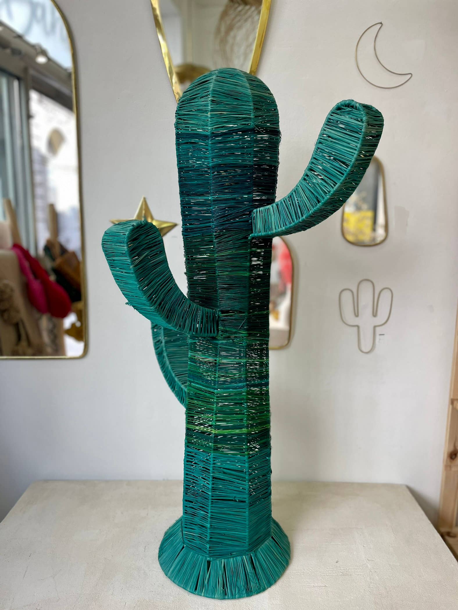 BAHIA HOME – wholesale Dekorativt bordsobjekt – Handflätad kaktus i raffia - grön9