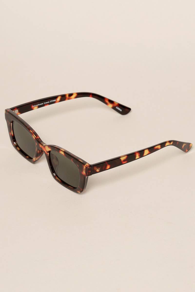 12 BLANDADE FÄRG Solglasögon för kvinnor med rektangulärt bågformat glas för wholesale på Faire6