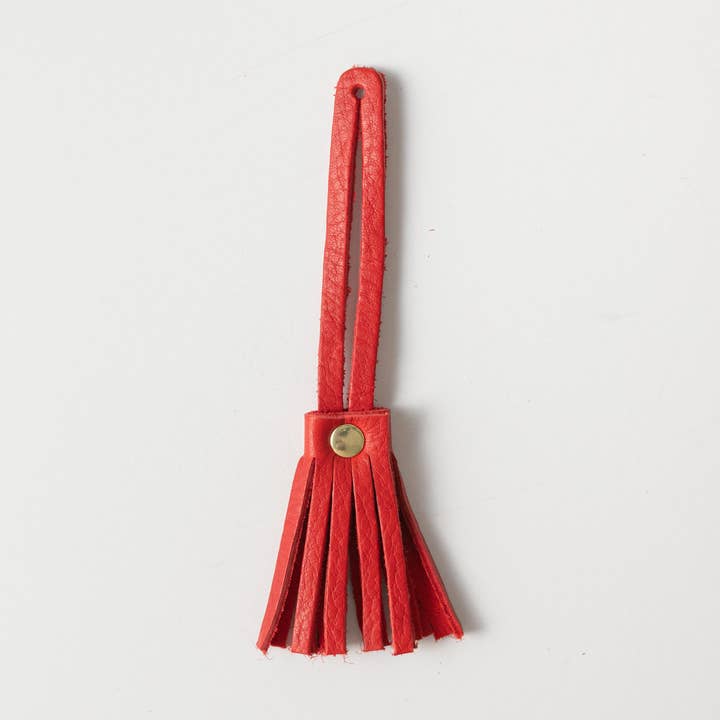 Röd Cypress Mini Tofs för wholesale av KMM & Co.